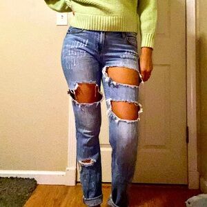 Ripped Jeans mid rise. Size 7. Eunina